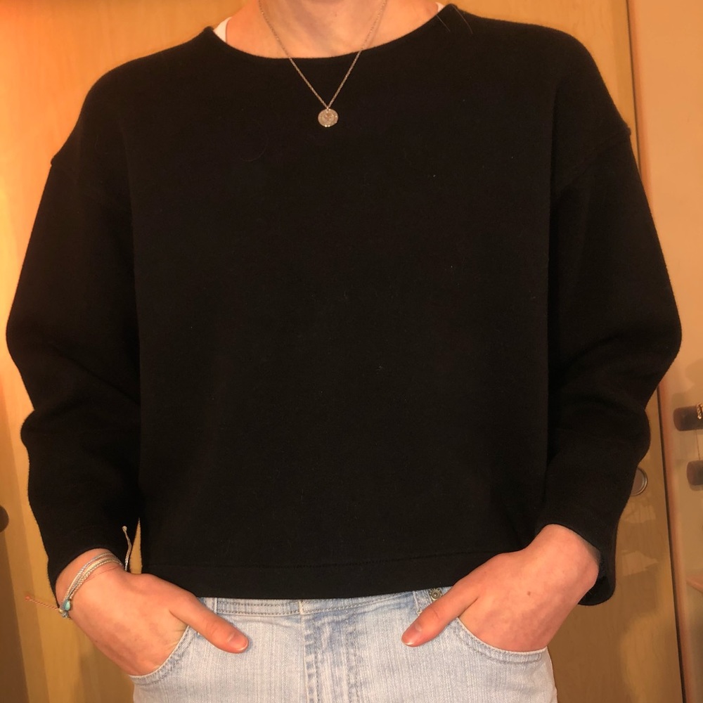 Uniqlo Cropped Crewneck